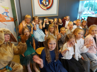 1.klase kop� ar skolot�j�m        Sarm�ti Rudaku un Ramonu Goro�nieci